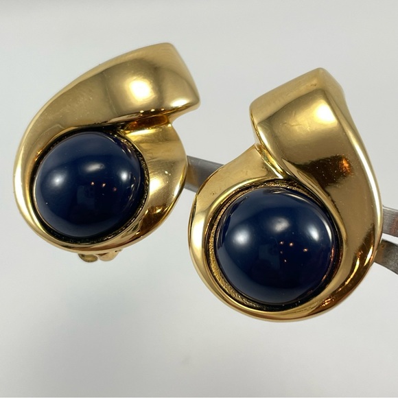 Vintage Signed TAT Blue Navy Gold Tone Clip on Earrings Statement Elegant - Picture 1 of 6